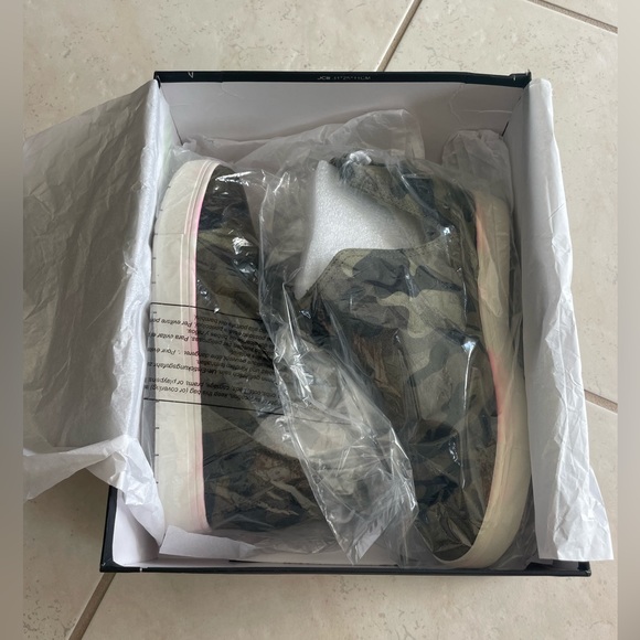 Steve Madden Canares Cut-Out Booties - Picture 10 of 10